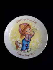 Avon Vintage Mother's Day Plate 1982 "Little Things Mean A Lot" 5"