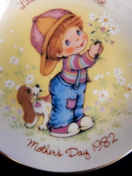 Avon Vintage Mother's Day Plate 1982 "Little Things Mean A Lot" 5"