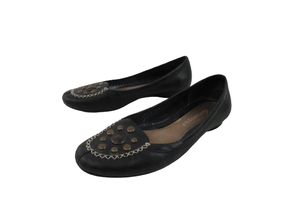 Apostrophe Gretal 566 Black Leather Studded Flats Women's Size 8 Good Condition