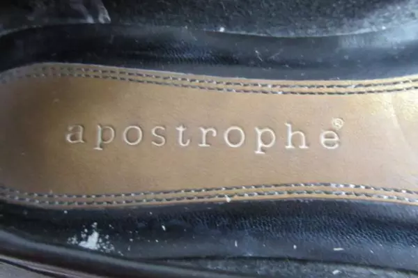 Apostrophe Gretal 566 Black Leather Studded Flats Women's Size 8 Good Condition