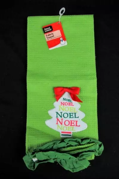 Lot of Christmas Kitchen Linens Towel & Pot Holder Set - Holiday Decor Green