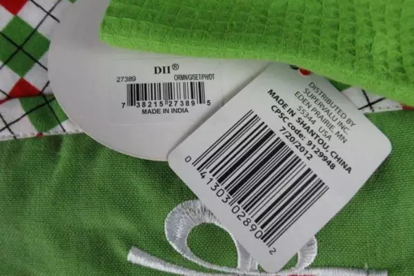 Lot of Christmas Kitchen Linens Towel & Pot Holder Set - Holiday Decor Green