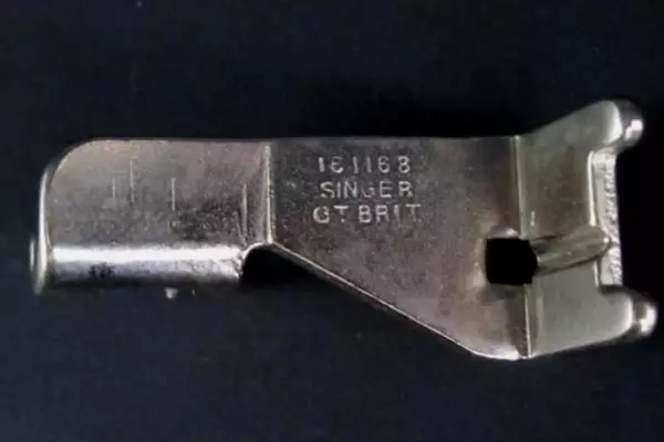 Vintage Singer 600 Slant Shank Button Foot 161168 Sewing Machine Attachment