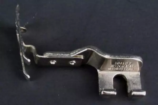 Vintage Singer 600 Slant Shank Satin Stitch Foot 161167 Sewing Machine Part