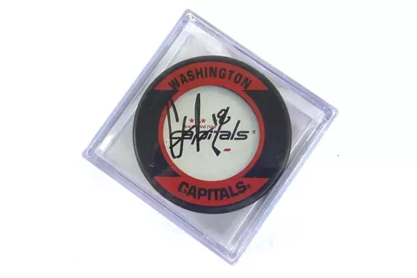 Garrett Haar Signed 2013 NHL Capitals Hockey Puck with Case - Pre-Owned
