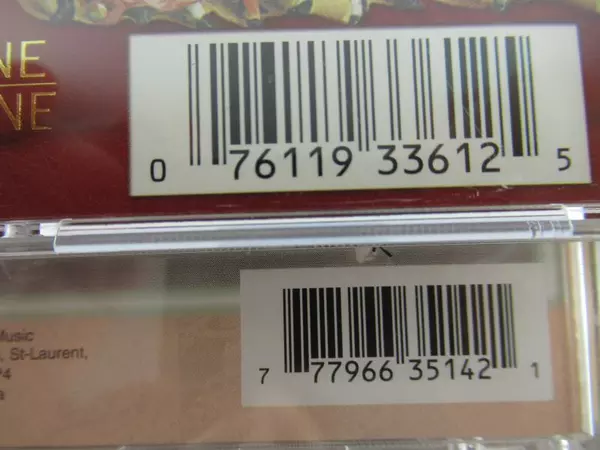 Lot of 2 Christmas Music CDs - Holiday Favorites & Traditional Carols