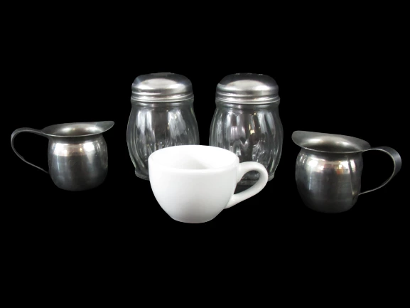 Kitchen Gadgets Set 2 Glass Shakers & 2 Metal Creamers Pre-Owned