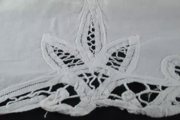 Vintage Floral Lace White Table Runner 28"x24" Linen Dining Home Decor