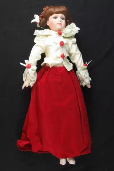 Vintage 1990 Seymour Mann Connoisseur Collection Porcelain Doll 