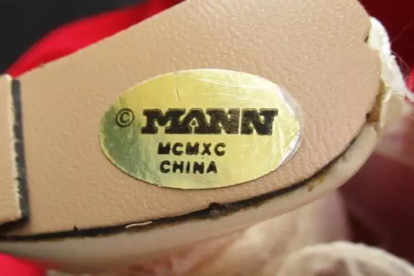 Vintage 1990 Seymour Mann Connoisseur Collection Porcelain Doll 