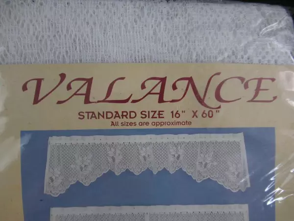 Vintage American Crafts White Floral Valance 60” x 16” Sealed Home Decor