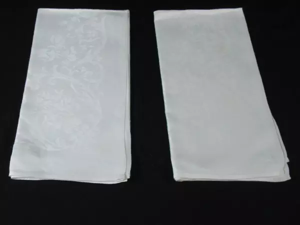 Lot of 2 Elegant White Floral Sateen Napkins 21" for Formal Dining