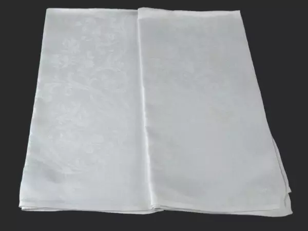 Lot of 2 Elegant White Floral Sateen Napkins 21" for Formal Dining