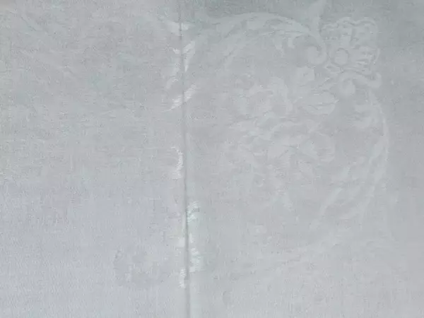 Lot of 2 Elegant White Floral Sateen Napkins 21" for Formal Dining