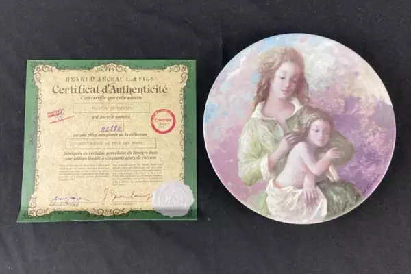 Michele et Sylvie Limoges Collector Plate by Guy Cambier 1983 with COA