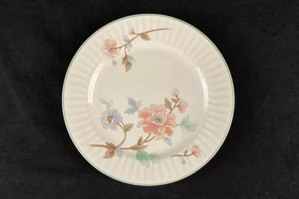 Set of 4 Nikko Fantasy Perception Stoneware Dinner Plates Beige Floral Decorated