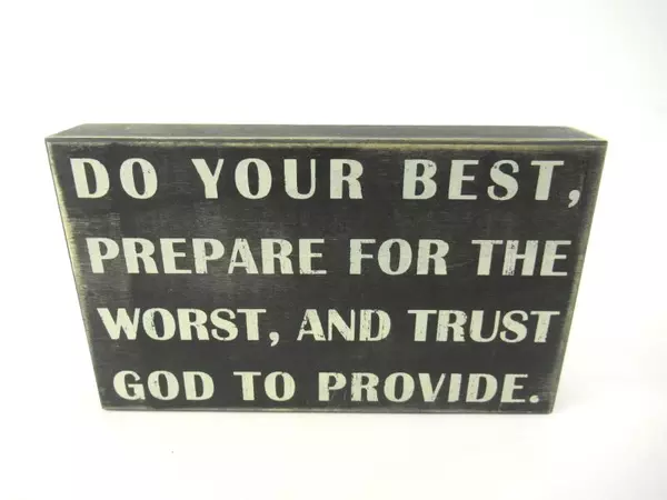 Lot of 2 Wooden Home Decor Plaques - Trust God & Grateful for Family
