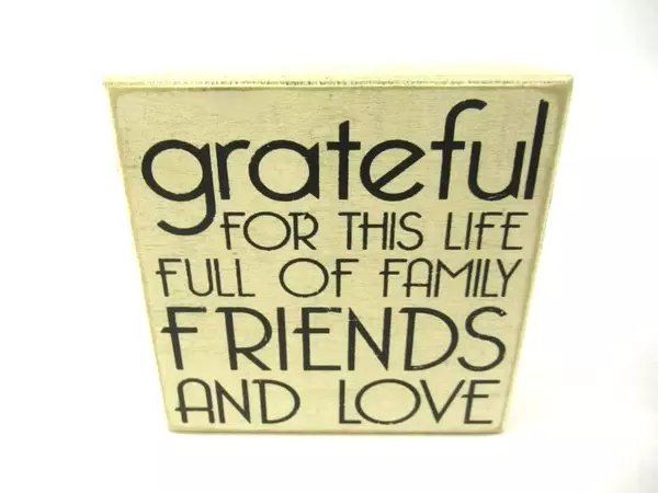 Lot of 2 Wooden Home Decor Plaques - Trust God & Grateful for Family