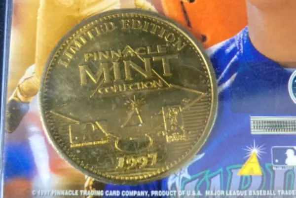 1997 Alex Rodriguez Mariners Pinnacle Mint Baseball Card & Coin Case