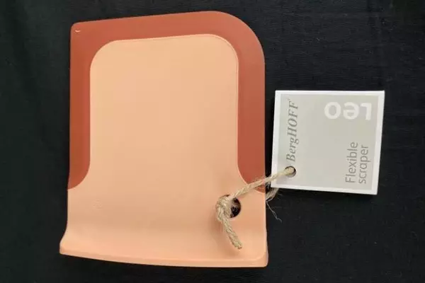 BergHoff LEO Flexible Scraper Lot of 1 Coral Rust Orange Belgium 2010