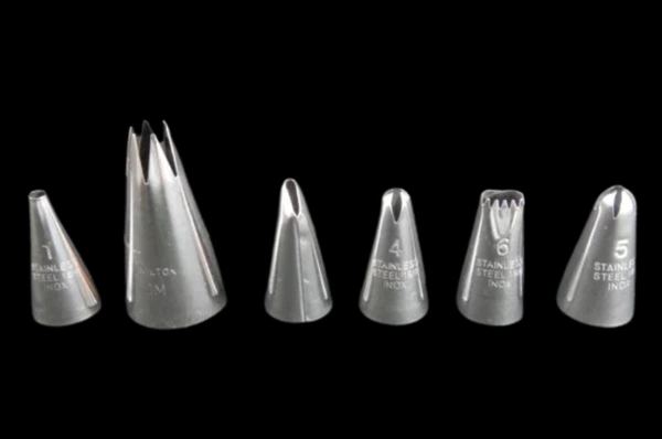 Kuhn Rikon Cookie & Cupcake Decorating Set - Pre-Owned, No Tips Included