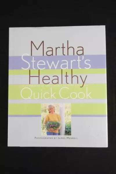 Martha Stewart's Healthy Quick Cook Cookbook - Seasonal Recipes, Pre-owned