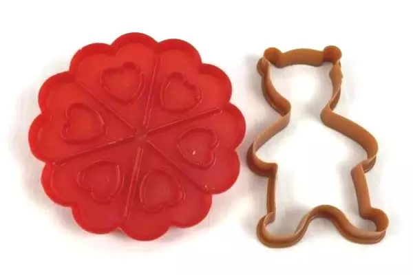 Lot of 4 Vintage Wilton Cookie Cutters - Bear, Apple, Hearts, 1987-1993