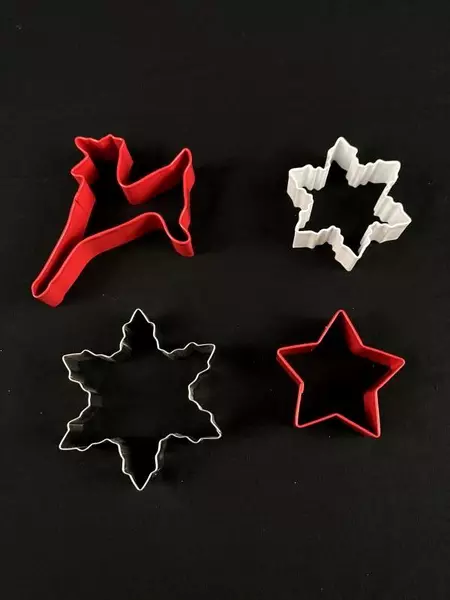 Williams Sonoma Holiday Cookie Cutters Set of 4 Metal Snowflake Star Reindeer
