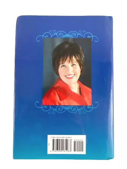 Alaskan Holiday by Debbie Macomber Hardcover Book - Good Condition, 2018 Edition