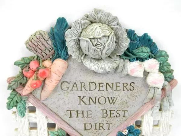 Gardeners Know the Best Dirt Plaque - Midwest Hanging Garden Décor 8" Tall