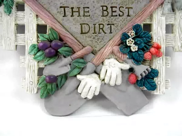 Gardeners Know the Best Dirt Plaque - Midwest Hanging Garden Décor 8" Tall