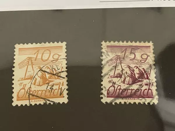 Lot of 2 Used 1925 Austria Postage Stamps - Fine Hinged коллекция