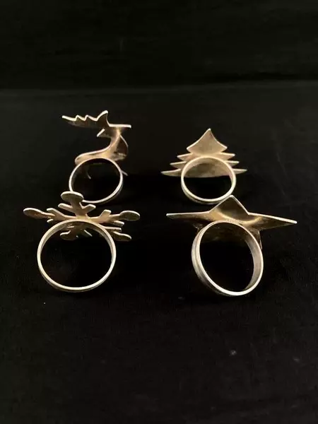Set of 4 Pier 1 Metal Christmas Napkin Rings Star Snowflake Tree Reindeer