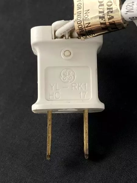 GE White Strand 150 Decorative LED Icicle Christmas Lights CLED2W 5MM150