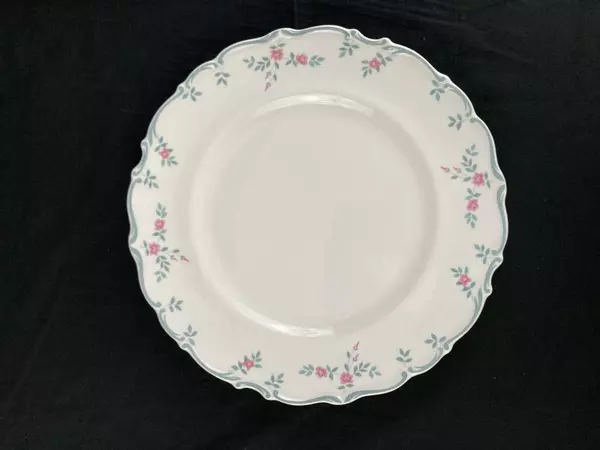 Set Of 4 Vintage Royal Doulton Chatelaine Dinner Plates 10 Inches Floral