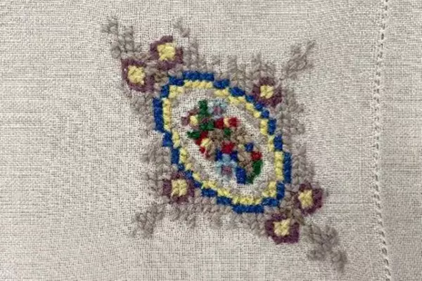 Lot of 4 Ecru Linen Cross Stitch Floral Napkins Square Dining Home Decor 11.5in