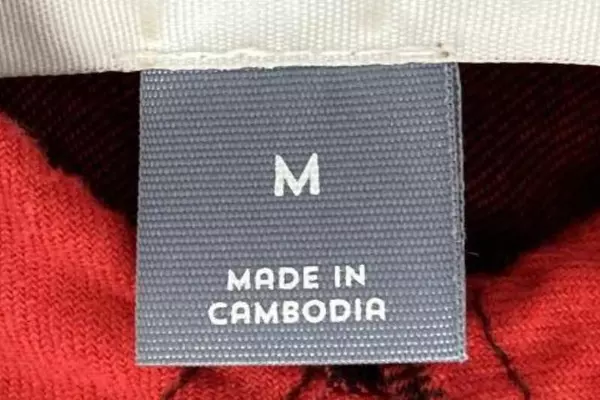 Old Navy Men's Medium Red Black Plaid Long Sleeve Button Down Shirt