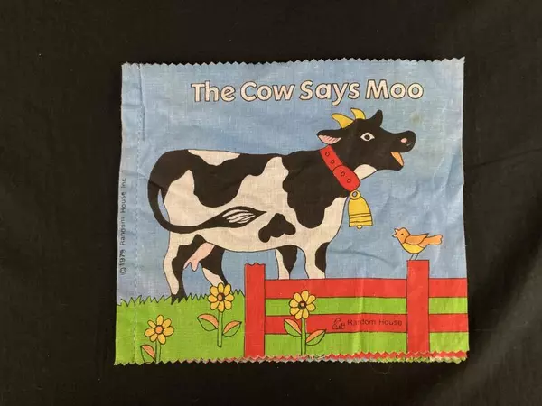 The Cow Says Moo 1979 Cloth Book - Dog, Cat, Mouse - Good Condition