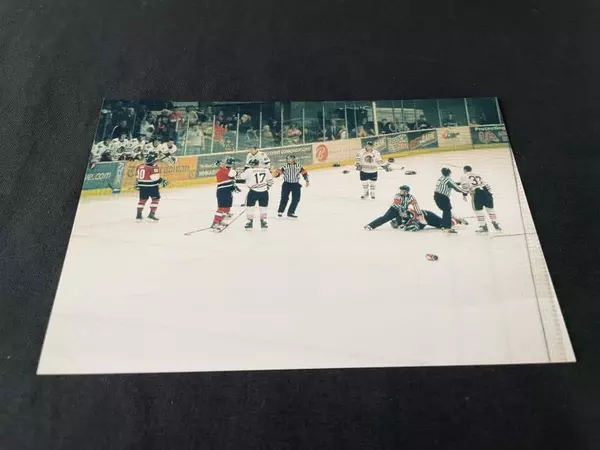 Lot of Portland Winterhawks Ticket & 4 Photos - Feb 2011 Luke Walker