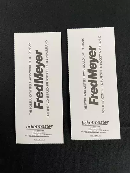 Portland Winterhawks Lot of 2 Tickets & Fan Pics from 2/10/2006 Dan Hulak