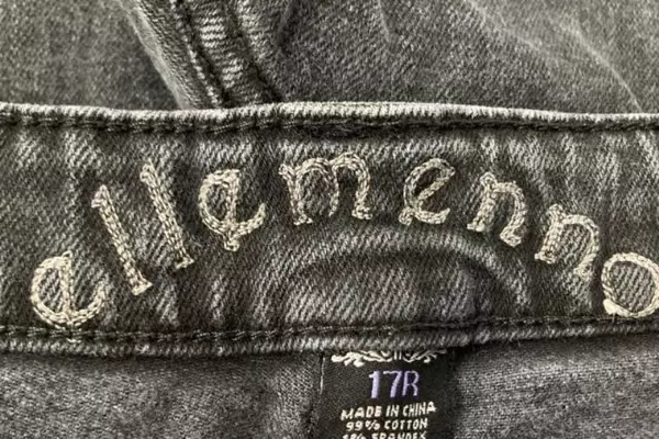 Ellemenno Women's Size 17 Black Jeans 5-Pocket Design, Repair Needed