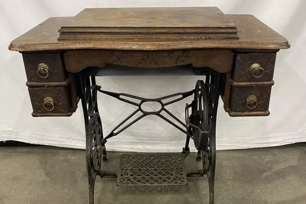 Antique Minnesota Model C Treadle Sewing Machine w/ 4 Drawer Cabinet Needs Belt