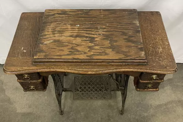 Antique Minnesota Model C Treadle Sewing Machine w/ 4 Drawer Cabinet Needs Belt