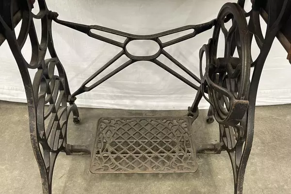 Antique Minnesota Model C Treadle Sewing Machine w/ 4 Drawer Cabinet Needs Belt