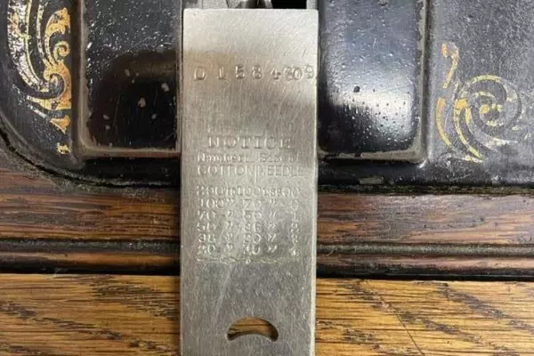 Antique Minnesota Model C Treadle Sewing Machine w/ 4 Drawer Cabinet Needs Belt