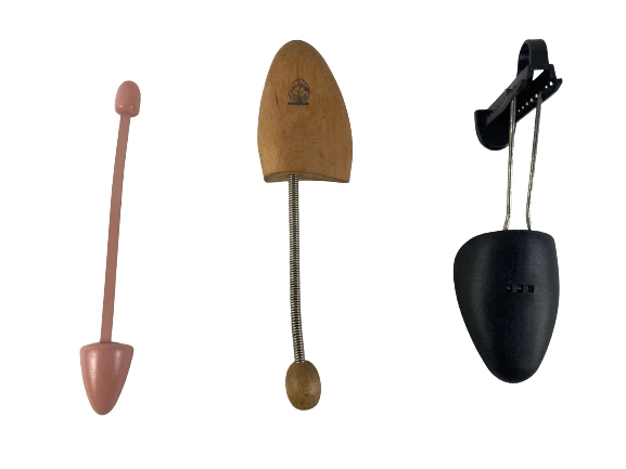 Lot of Vintage Shoe Horns & Cushions - Famous Footwear & Dr. Scholl's