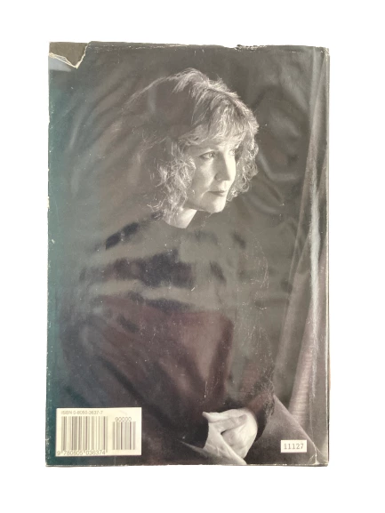 Sue Grafton "M Is for Malice" Hardcover Book - 1996 Henry Holt, Good Condition