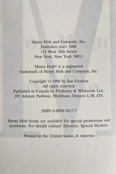 Sue Grafton "M Is for Malice" Hardcover Book - 1996 Henry Holt, Good Condition