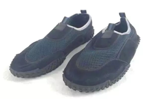 Men's Island Magic Swim Shoes Size 9 Black Blue Grip Water Pool Beach Lake