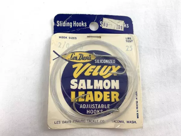 Lot of 4 Les Davis Velux Salmon Leaders & 8 Eagle Claw Hooks - Fishing Gear